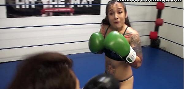  Tattoo Girl vs Instagram Queen Boxing